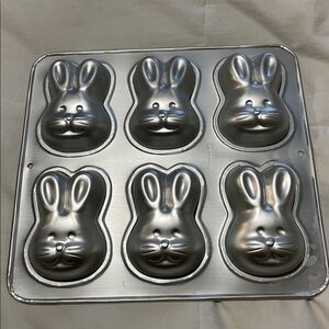 Wilton | Aluminum | Bunny Head | Six | Individual | Cake | Mold/Pan/Tray | 1992